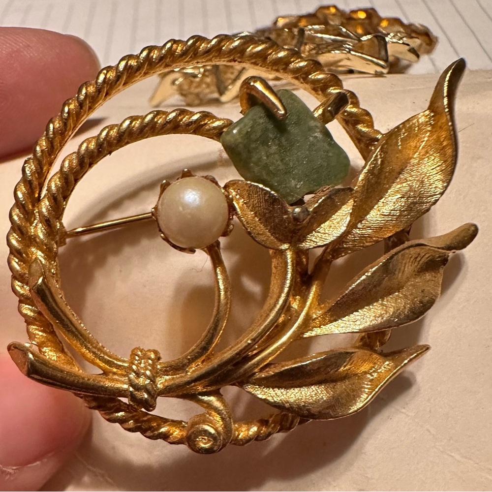 Sarah Coventry jade garden brooch 1966